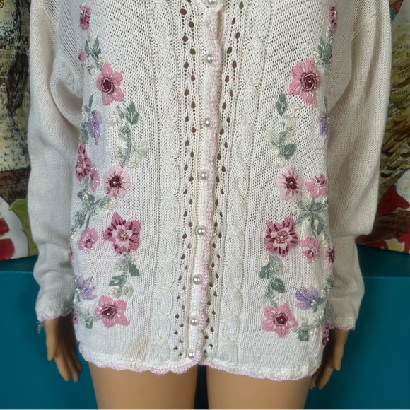 VINTAGE Beautiful Granny Floral Embroidered Pearl Buttons
Sweater Cardigan Large - Picture 3 of 10